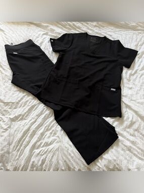 Figs Black Scrub Set
